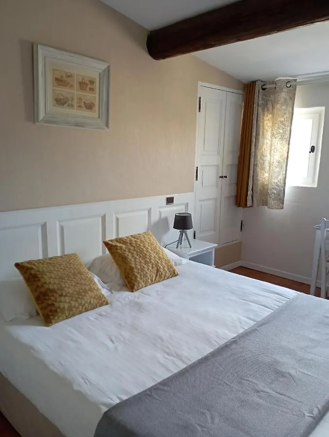 Hotel Mas De Cure Bourse 3*, L'Isle-sur-la-Sorgue