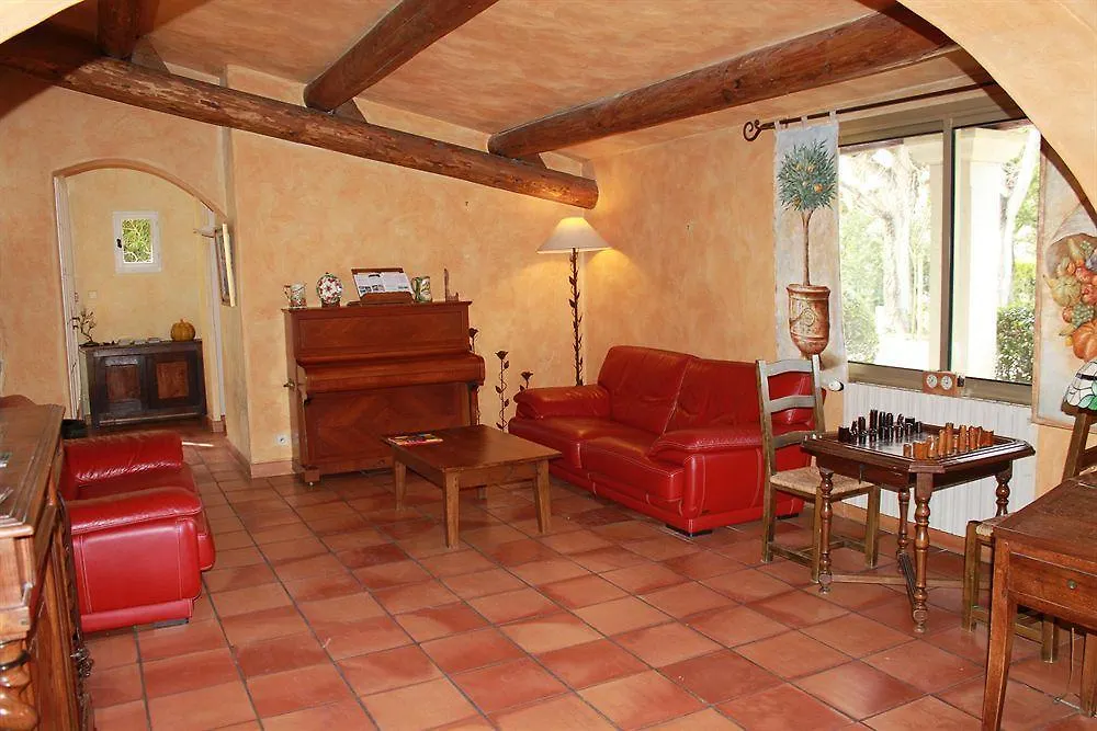 Hotel Mas De Cure Bourse 3*, L'Isle-sur-la-Sorgue