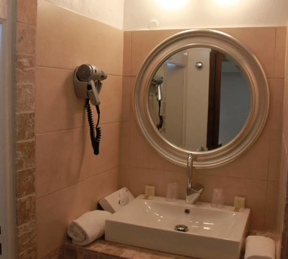 Hotel Mas De Cure Bourse 3*, L'Isle-sur-la-Sorgue