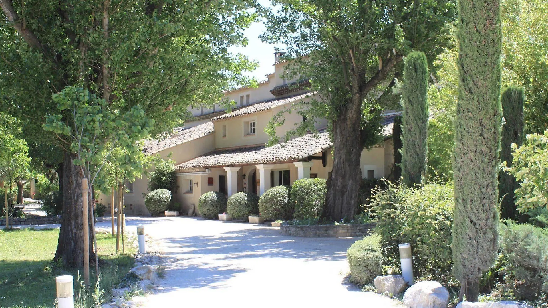 Hotel Mas De Cure Bourse 3*, L'Isle-sur-la-Sorgue
